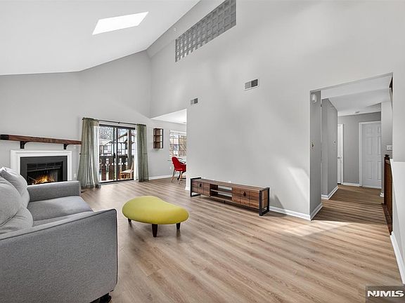 4th image of 2506 Hemingway Ln