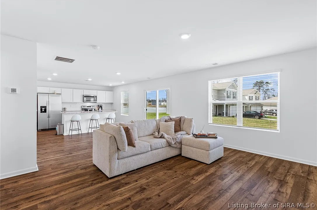3 bed, 2.5 bath, 1818 sqft, $2,200 — Photo 4