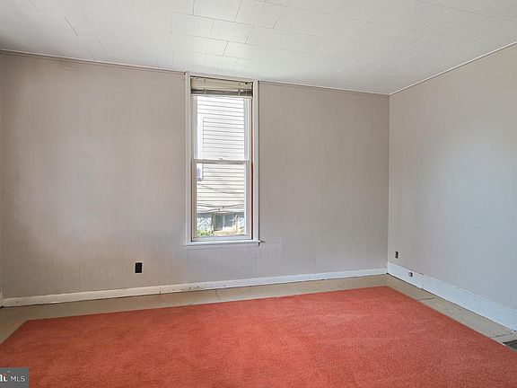 4th image of 129 Bowery St