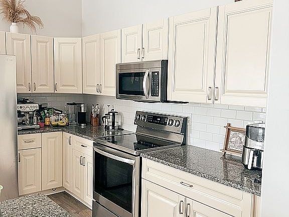 5th image of 213 Collingwood Ln
