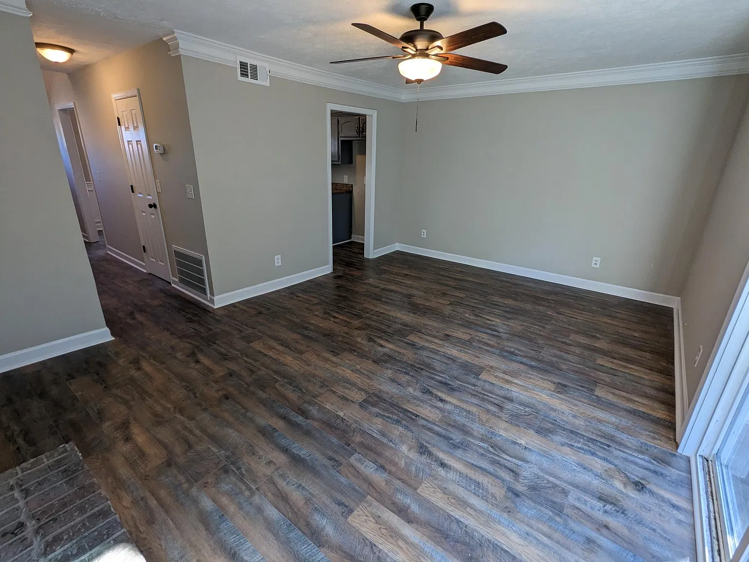 2 bed, 1.5 bath, 1087 sqft, $1,400 — Photo 2