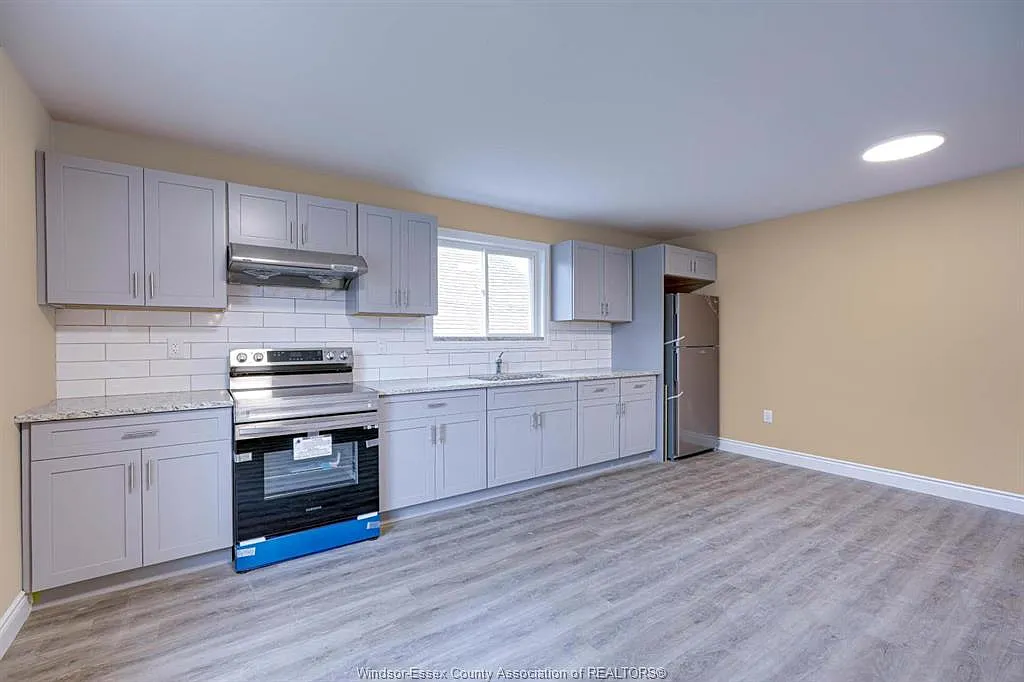 9 bed, $925 — Photo 3