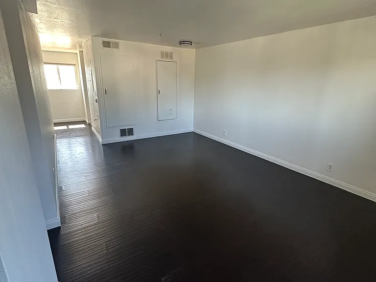 1111 Sunvue Pl #C — Photo 5