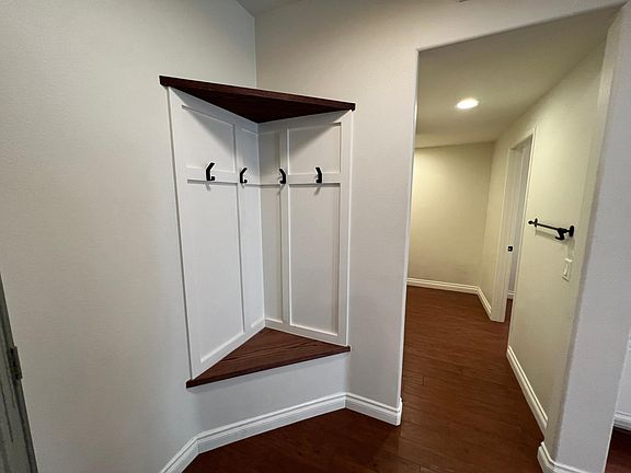 Entry coat/purse rack