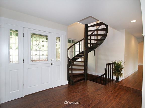 2nd image of 9920 192nd Avenue E