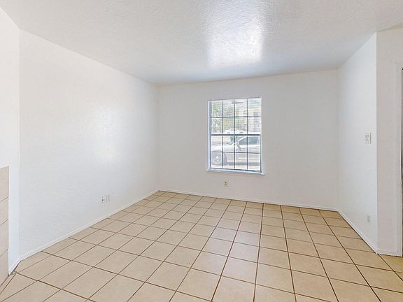 5th image of 1000 Meadowlark Ct SE