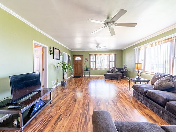 5th image of 115 W Elm St