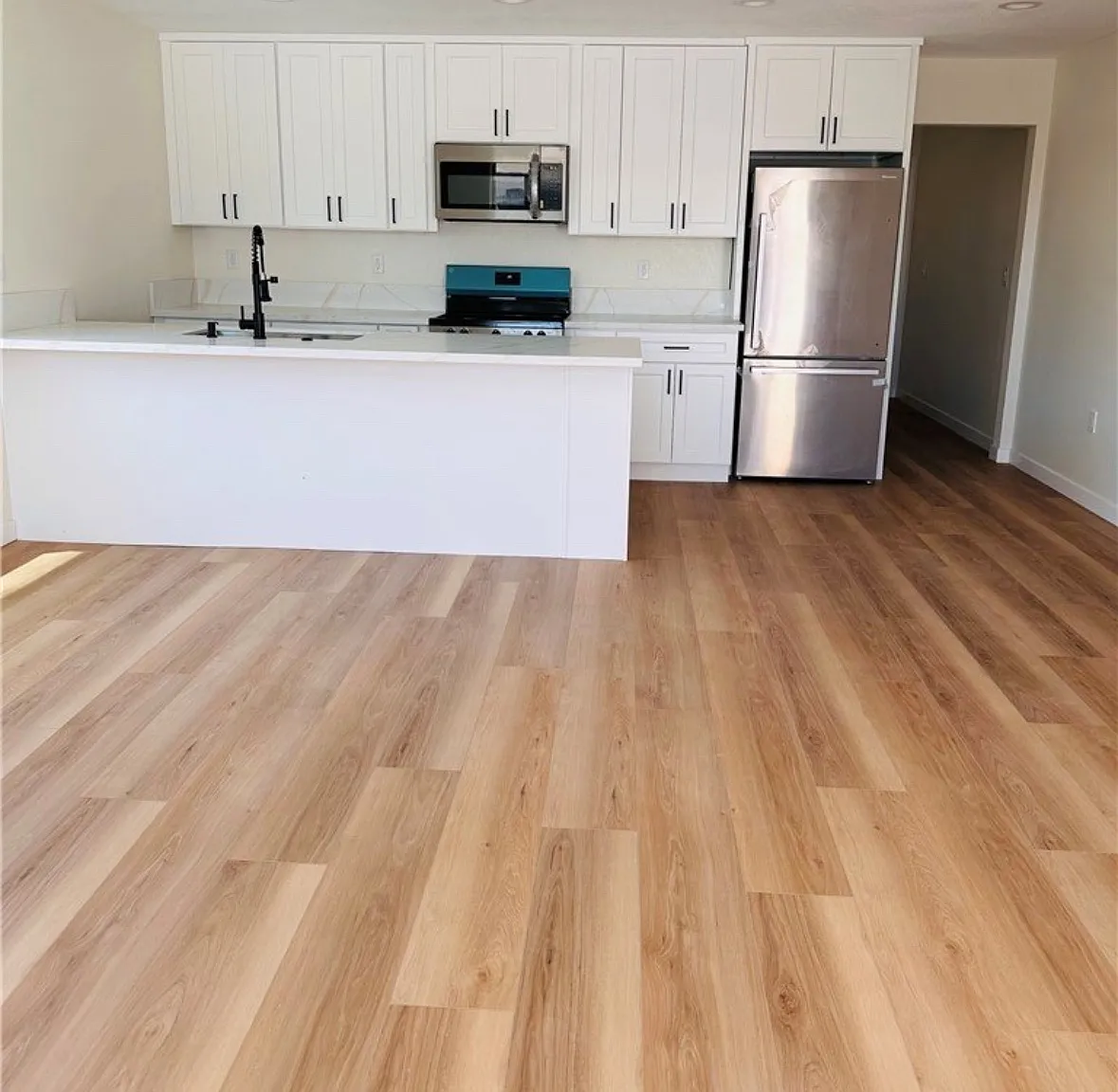13447 Filmore St — Photo 2