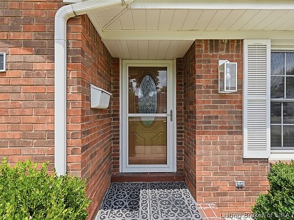 4th image of 1221 Lindsey Street