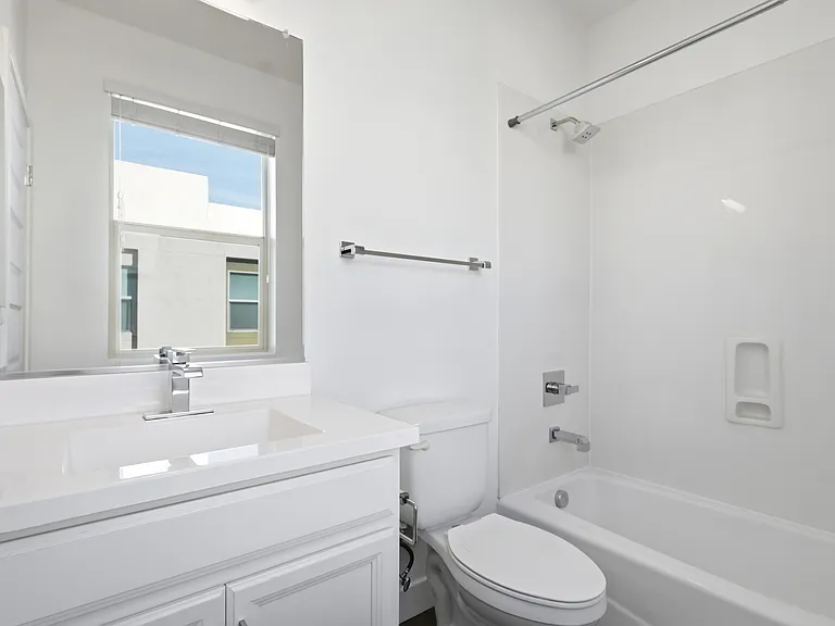 820 N 8th Ave #24 — Photo 23