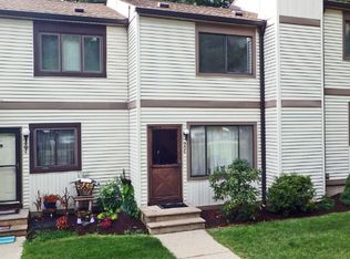 906 Stonegate Ln #906, Stanhope, NJ 07874