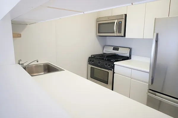 Rented by Renetta Real Estate | media 34