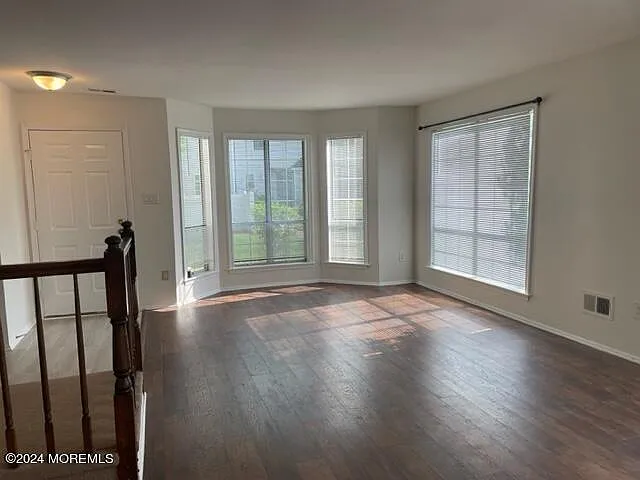 3 bed, 2.5 bath, 1868 sqft, $3,600 — Photo 3