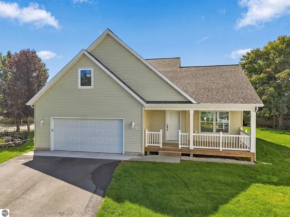 2793 Garnet Ct, Traverse City, MI 49684