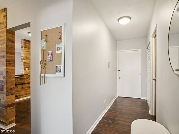 3rd image of 197 W Armitage Ave APT 203