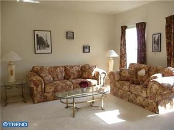 4th image of 32 Dalton Dr