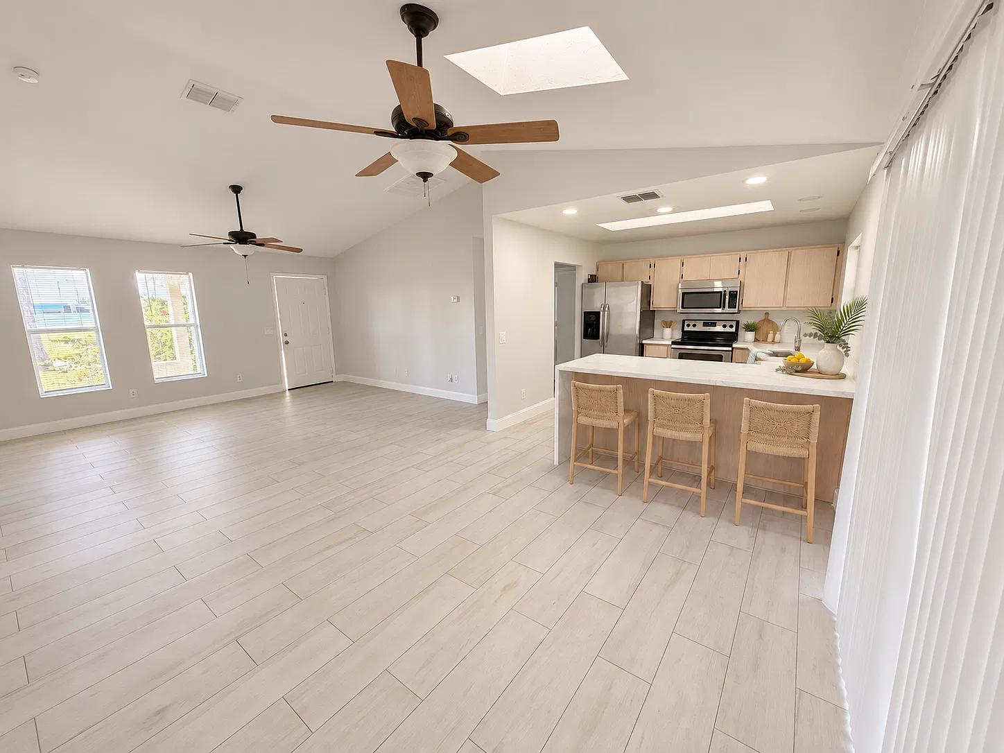 3 bed, 1346 sqft, $1,899 — Photo 3