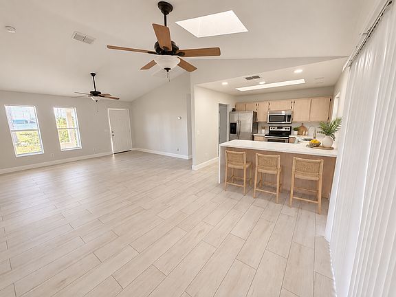 3rd image of 1203 SW 34th St