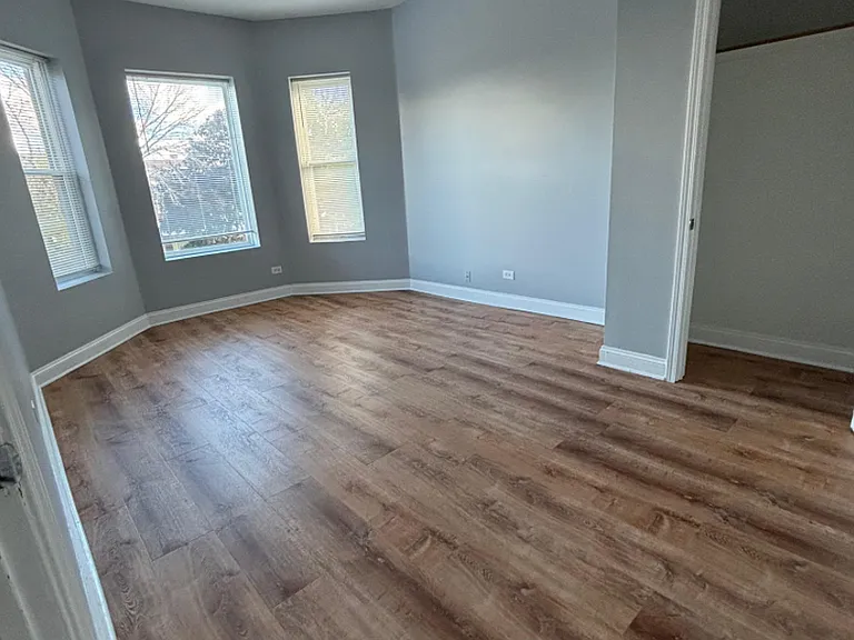 6940 S King Dr — Photo 4
