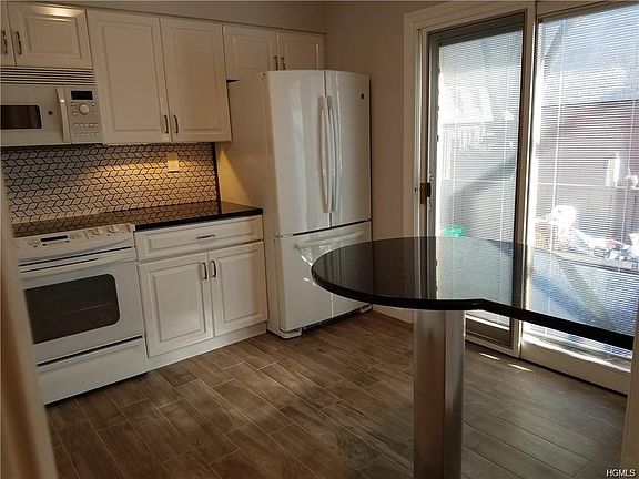 3rd image of 29 Heritage Dr