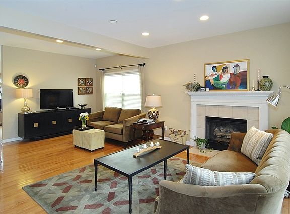 3rd image of 3834 N Milwaukee Ave #5