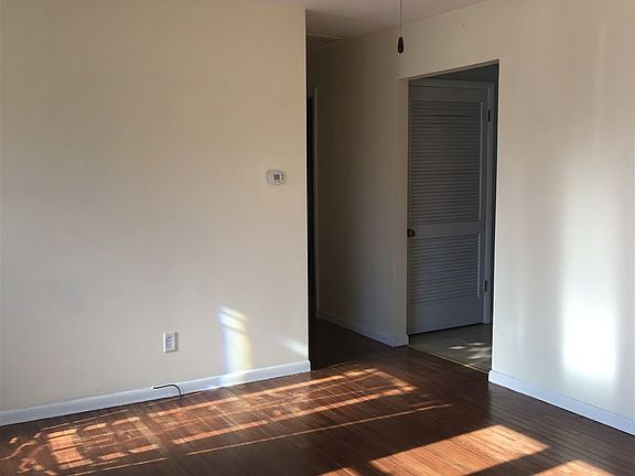 3rd image of 28 W Washington St