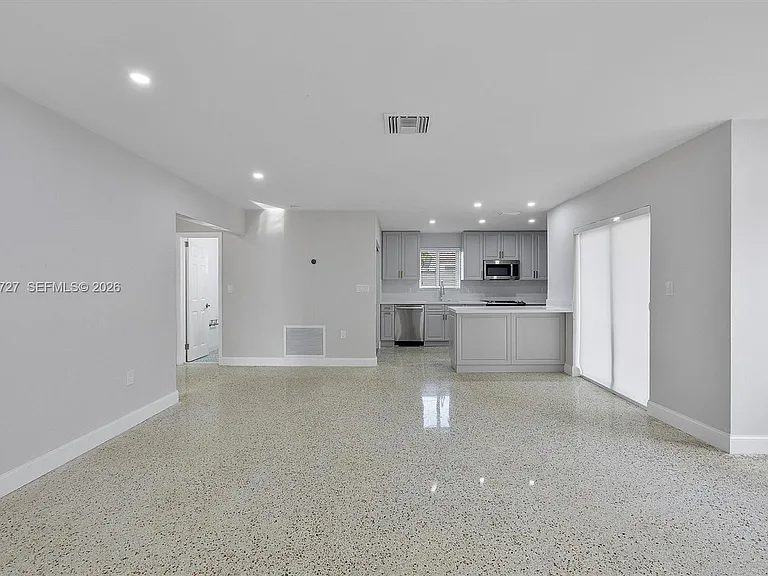 3820 SW 92nd Ave #3820 — Photo 5