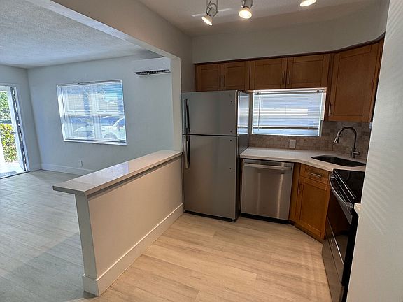 4th image of 1520 NE 56th St #1