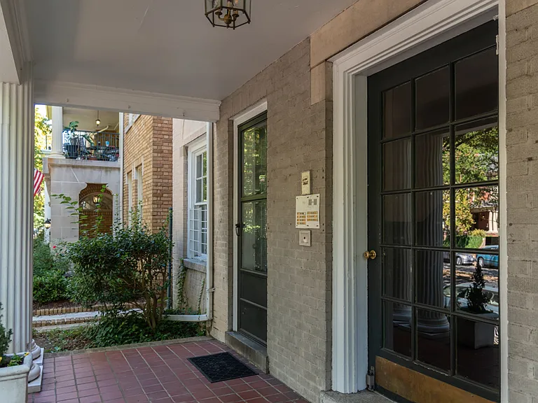 South Arthur Apartments — Photo 1
