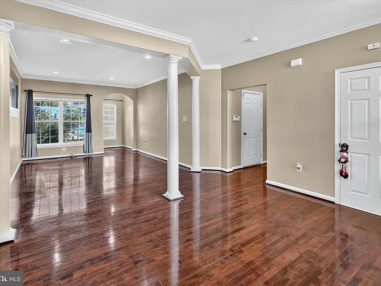 27 Lincoln Dr — Photo 43