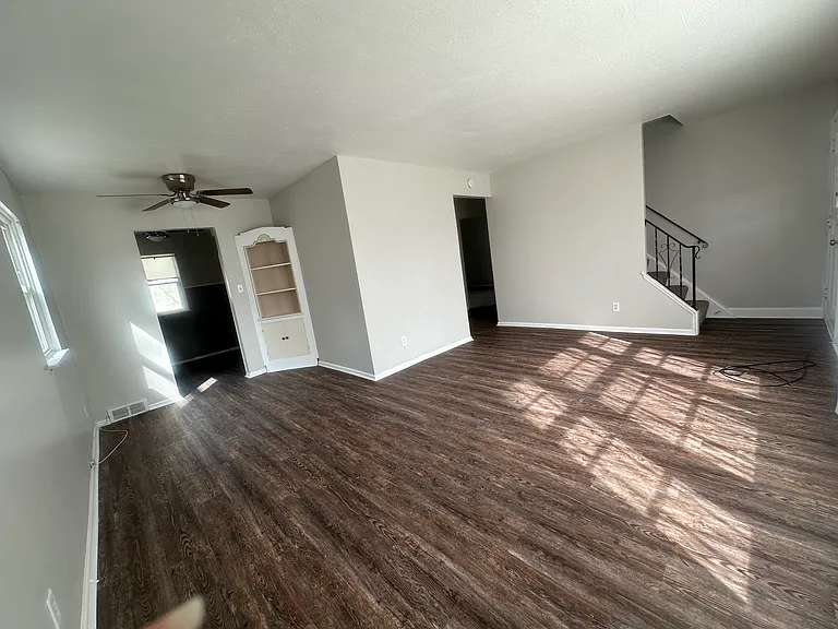 26471 Farringdon Ave — Photo 4
