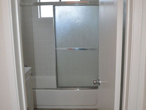 3rd image of 1226 W Belleview St APT 4
