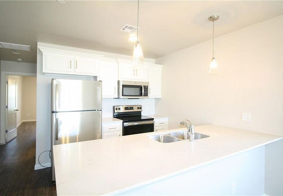 1st image of 406 Vail Cir #0