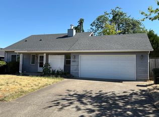 555 Panda Loop, Eugene, OR 97401