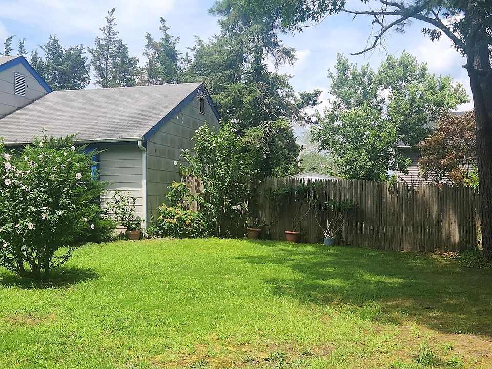 2nd image of 1509 Long Beach Avenue
