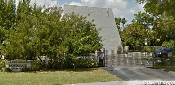 5th image of 1701 NE 115th St APT 34A
