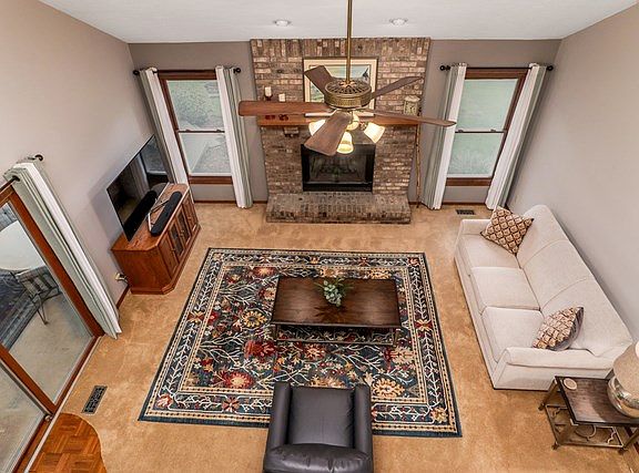 3rd image of 27 Ravenwood Cir