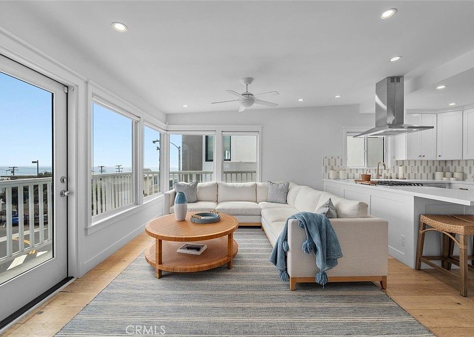 1st image of 209 15th St