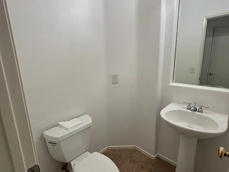 4417 Lakeview Ct — Photo 16