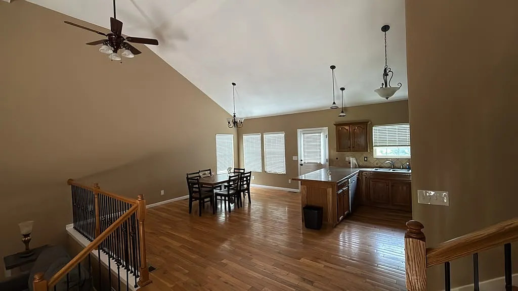 3 bed, 1858 sqft, $3,000 — Photo 4
