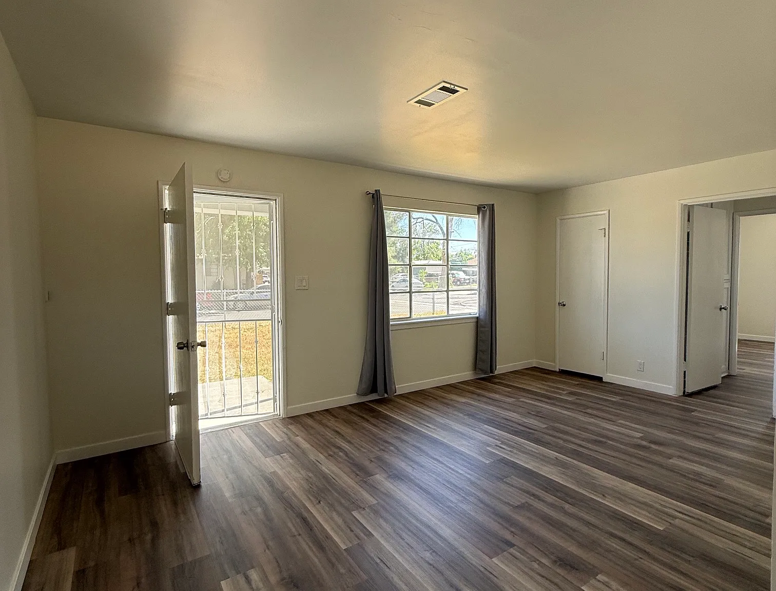 2 bed, 720 sqft, $1,950 — Photo 2