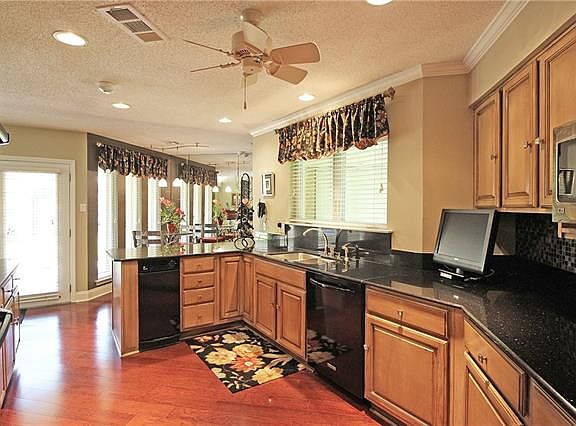 5th image of 82 Chateau Mouton Dr