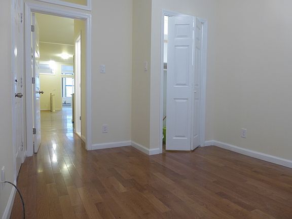 5th image of 1444 Gates Ave APT 1R