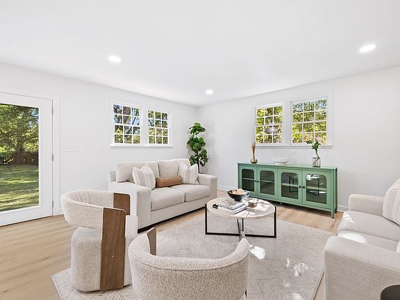 4th image of 1107 Riverwood Dr