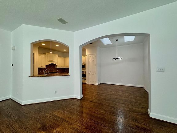 5th image of 3780 Navarro Way