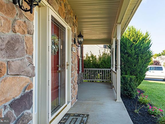 3rd image of 207 Oak Valley Dr