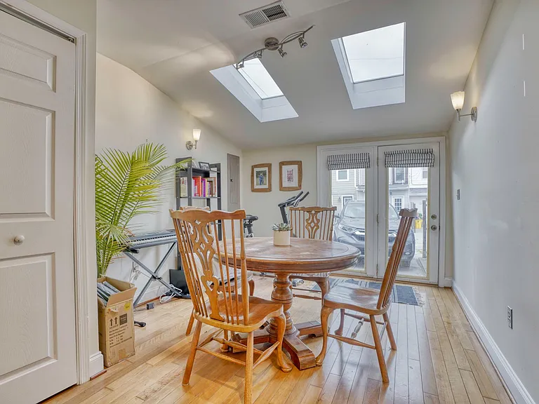 1714 S Hanover St — Photo 10
