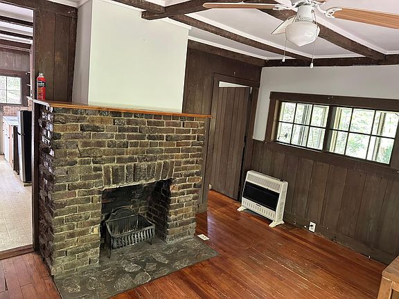 3rd image of 122 Summer Place Ln