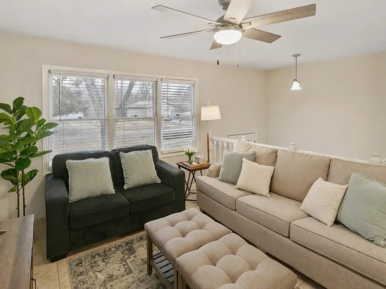15647 W Birchwood Ln — Photo 3