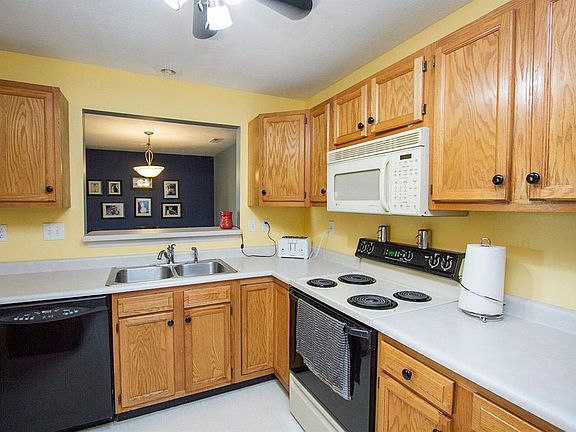 3rd image of 7914 Jessies Way APT 204